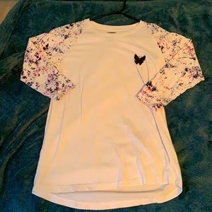 White (butterfly) women’s short sleeve top!!